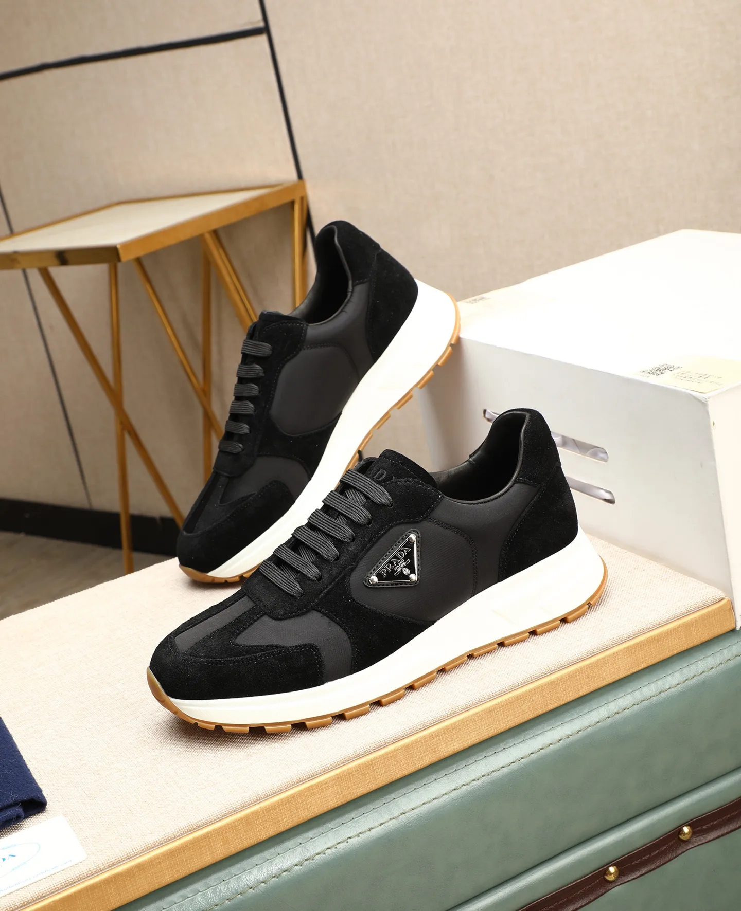 Men's shoes 💰600 Top quality New hot models on the official website, timeless for a century, 🆘 Trendy brand (Prada) mainly promotes hot models, avant-garde and versatile fashion men's shoes private version molding, cowhide surface splicing 1:1 oil edge treatment... fashionable and simple, original imported cowhide lining cowhide feet; the atmosphere and personality are more fashionable, eye-catching and pursuing class, it will subvert the old idea and be a must-have for fashion trendsetters with you! Must keep it for yourself! High-end comfort, high-end quality workmanship. Size: 38-44 Various colors available. full package